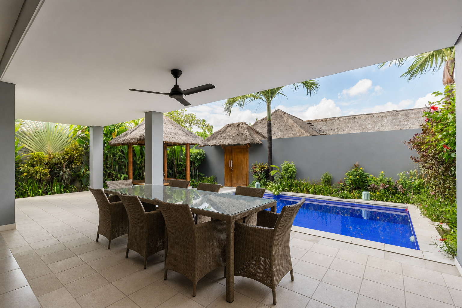 Villa Dining and Pool